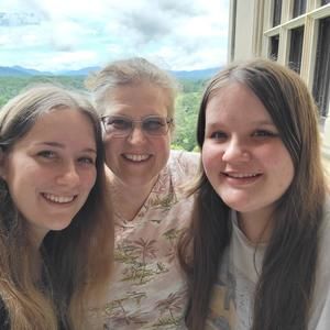 Meet your Posher, Monica